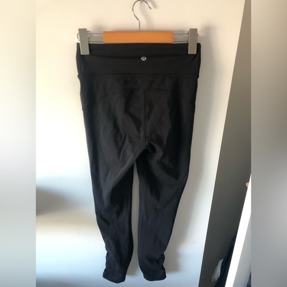 LULULEMON TIED TO IT BLACK FULL ON LUXTREME 7/8 LEGGING SIZE 6 SIDE MESH - Picture 4 of 8
